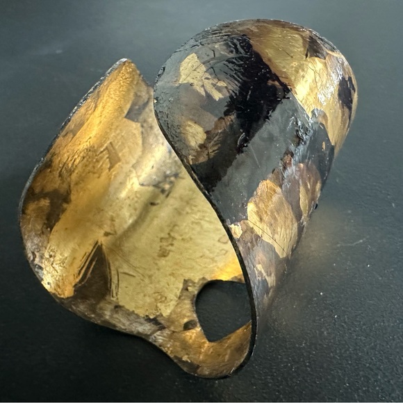 Unique handmade artisan freeform distressed brass cuff - Picture 5 of 6